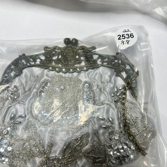 Vintage Style Purse White Satin Embroidered Small Purse With Brass Frame & Chain - Picture 8 of 8
